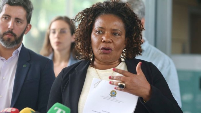 A ministra da Cultura, Margareth Menezes,fala à imprensa