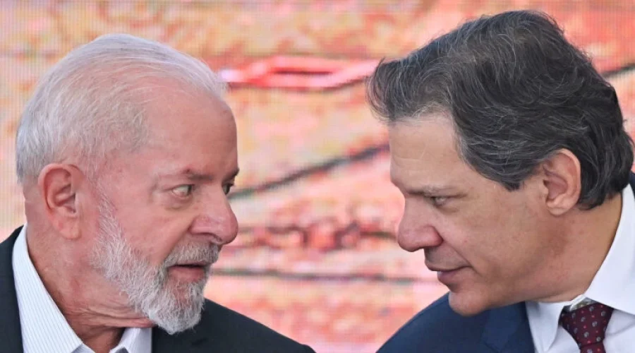 Lula-ao-lado-do-ministro-da-Fazenda-Fernando-Haddad-768x511