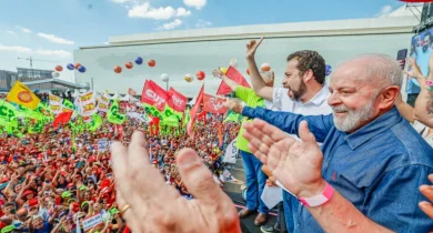 Lula-durante-ato-em-que-pediu-voto-para-Boulos-768x512