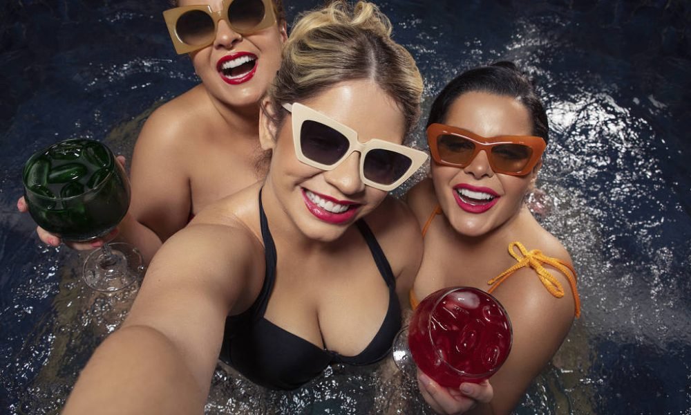 9bd4109c-marilia-mendonca-maiara-e-maraisa-retomam-turne-juntas-e-prometem-shows-da-vida