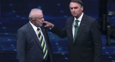 Bolsonaro-e-Lula-durante-o-debate-e1686494600383-1024x623