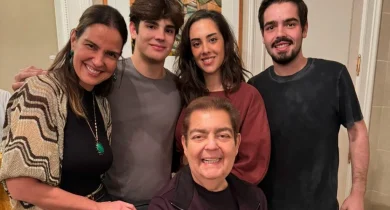 Faustão junto com a família Foto: Reprodução/Arquivo Pessoal