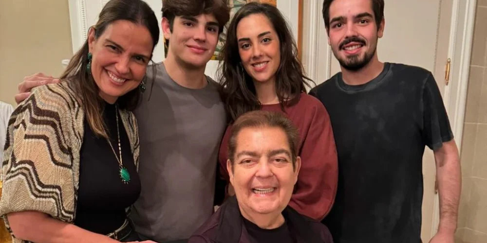 Faustão junto com a família Foto: Reprodução/Arquivo Pessoal