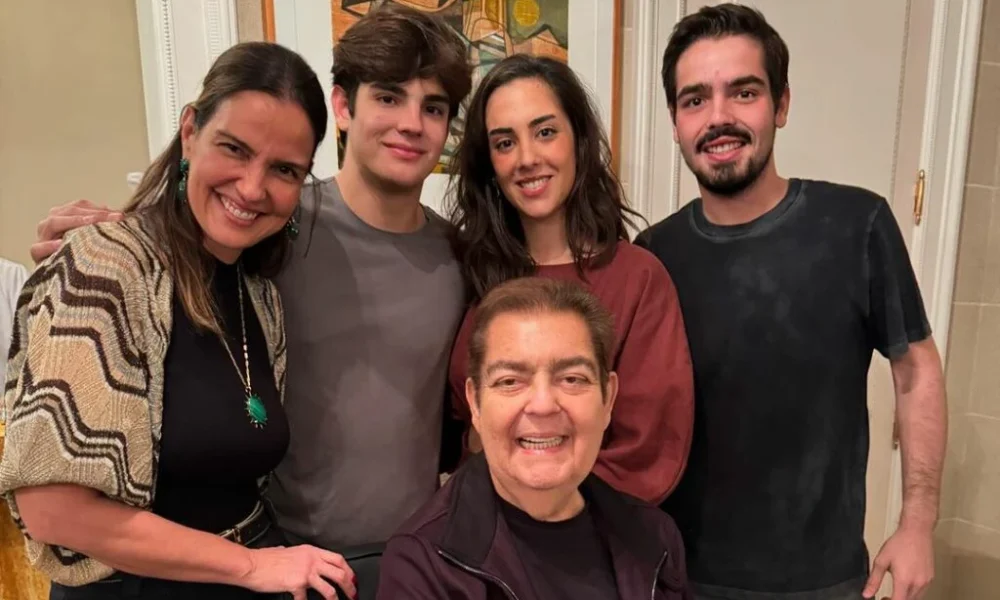 Faustão junto com a família Foto: Reprodução/Arquivo Pessoal