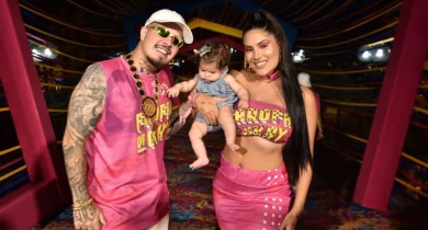 Jottapê-e-a-esposa-com-a-filha-de-cinco-meses-na-Farofa-da-Gkay-1024x683