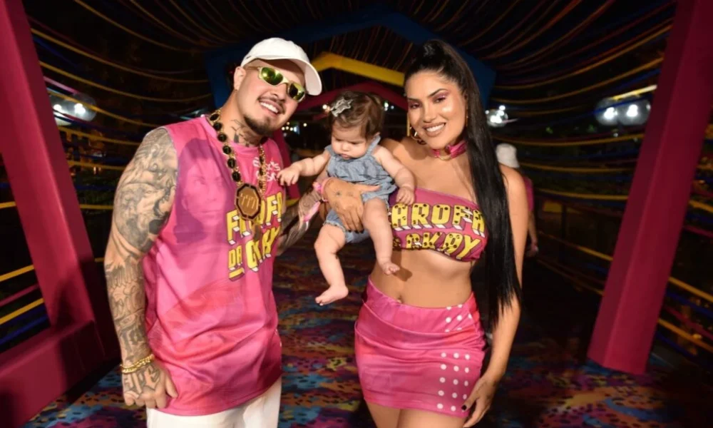 Jottapê-e-a-esposa-com-a-filha-de-cinco-meses-na-Farofa-da-Gkay-1024x683