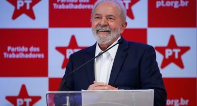 O ex-presidente Luiz Inácio Lula da Silva defendeu em entrevista coletiva, em Brasília, a independência entre os Poderes e disse que não cabe ao presidente da República interferir na definição do comando para a Câmara e o Senado a partir de 2023 | Sérgio Lima/Poder360 08.out.2021