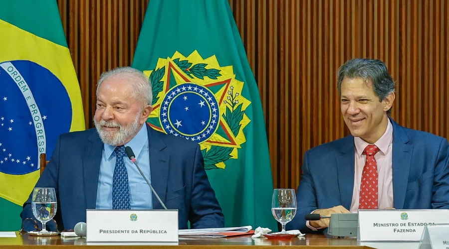 Lula-ao-lado-de-Fernando-Haddad-e1678898647166