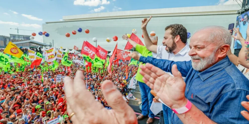 Lula-durante-ato-em-que-pediu-voto-para-Boulos-768x512