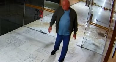 Ministro do GSI dentro do Planalto durante a invasão ao local Foto: Reprodução/CNN Brasil