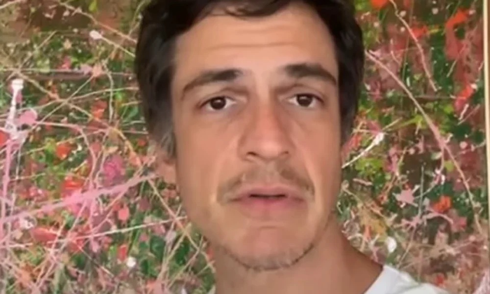 Mateus Solano protagonizou vídeo com críticas ao governo Foto: Reprodução/YouTube