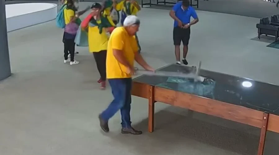 imagens da invasão no Planalto Foto: Reprodução/CNN Brasil