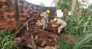 Corpo de bombeiros participou da ocorrência para o resgate do corpo. Imagem: PCGO