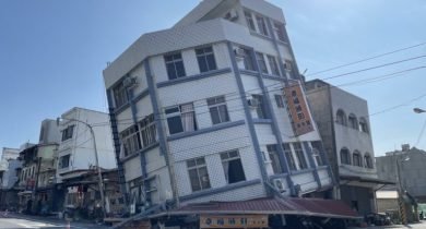 Hualien (Taiwan), 03/04/2024.- A photo released by The Central News Agency (CNA) shows a collapsed building following a magnitude 7.4 earthquake in Hualien, Taiwan, 03 April 2024. A magnitude 7.4 earthquake struck Taiwan on the morning of 03 April with an epicentre 18 kilometres south of Hualien City at a depth of 34.8 km, according to the United States Geological Survey (USGS). (Terremoto/sismo, Estados Unidos) EFE/EPA/THE CENTRAL NEWS AGENCY TAIWAN OUT / MANDATORY CREDIT EDITORIAL USE ONLY/NO SALES EDITORIAL USE ONLY/NO SALES