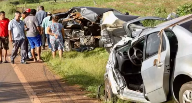 Amigos que morreram em acidente na GO-415 são velados juntos - Goiás — Foto: Diomício Gomes/ O Popular