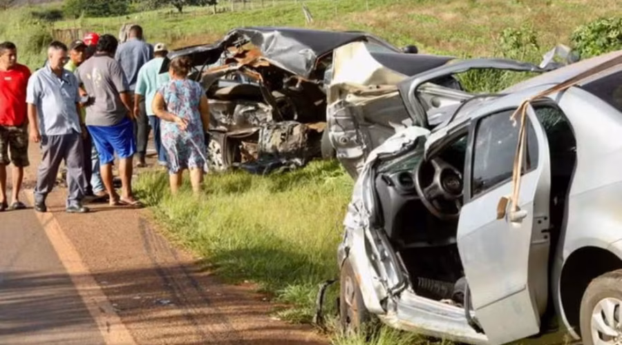 Amigos que morreram em acidente na GO-415 são velados juntos - Goiás — Foto: Diomício Gomes/ O Popular