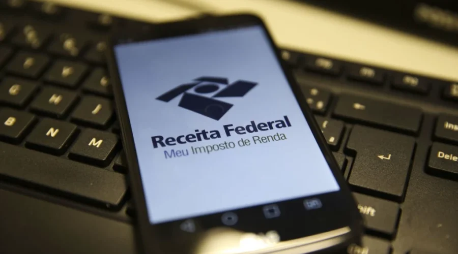 Brasileiros que ganham dois salários mínimos pagarão imposto de renda em 2024, alertou a Unafisco Foto: Agência Brasil/Marcello Casal Jr