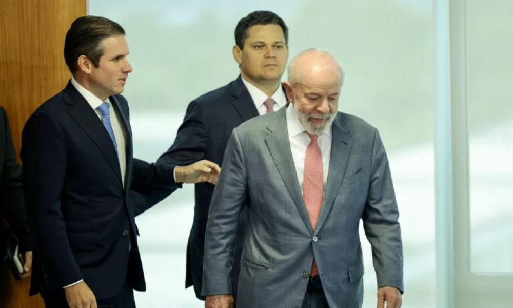 Lula (c) reunido com Davi Alcolumbre (d) e Hugo Motta (e) Foto: Fabio Rodrigues Pozzebom/Agência Brasil