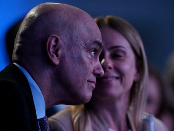 Moraes e a esposa Viviane Barci Foto: MAURO PIMENTEL / AFP