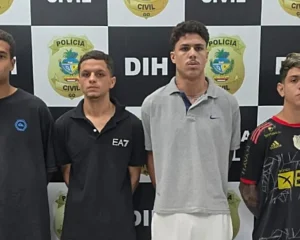 Os suspeitos coordenam a decapitação da vítima e debocham do seu sofrimento em áudio (Divulgação PCGO)