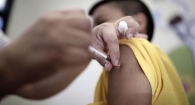Pacientes recebem água destilada em vez de vacina em Minas Gerais Foto: EFE/Jeffrey Arguedas