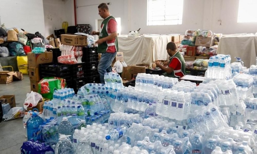 voluntarios-organizam-doacoes-para-vitimas-das-enchentes-no-rio-grande-do-sul-em-osasco-sp-1715007514026_v2_900x506